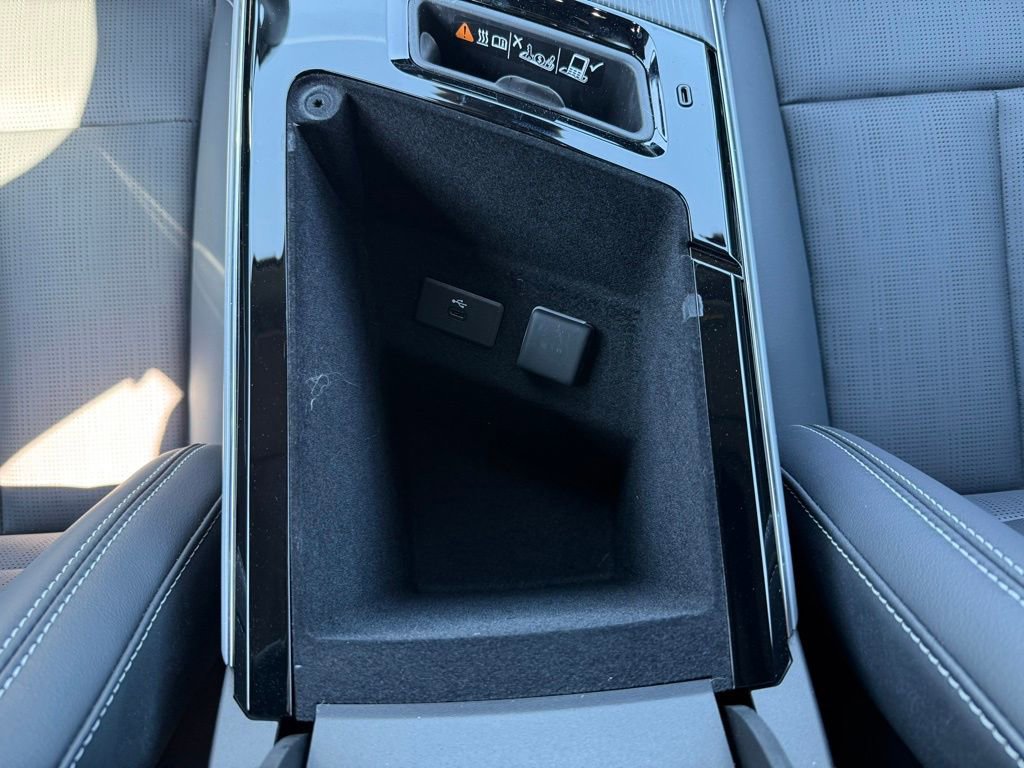 Certified 2025 Cadillac Lyriq Luxury AWD/4WD image 27