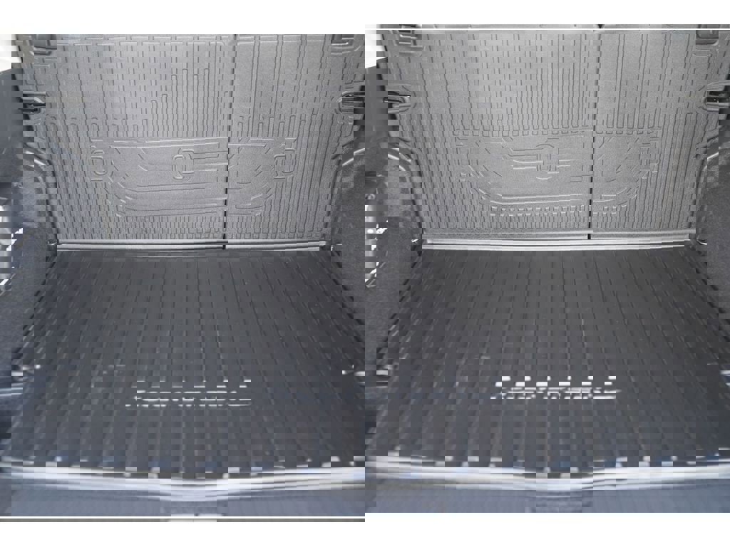 Used 2025 Nissan Rogue SV image 11