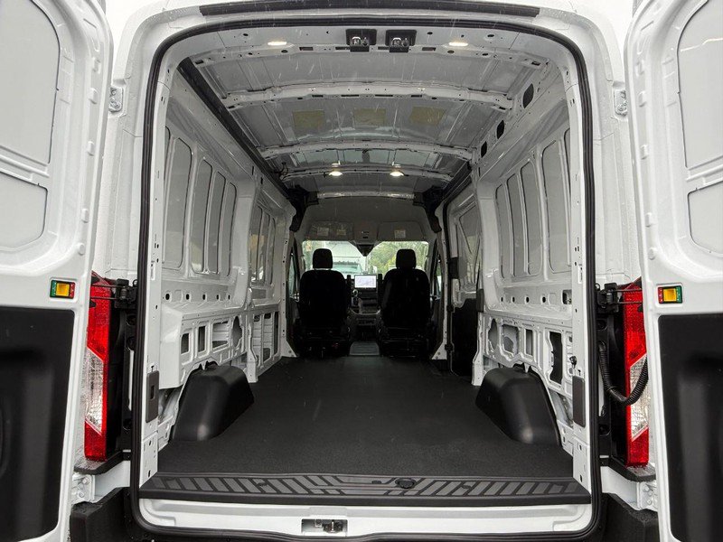 New 2027 Ford Transit 250 148 Medium Roof RWD image 7