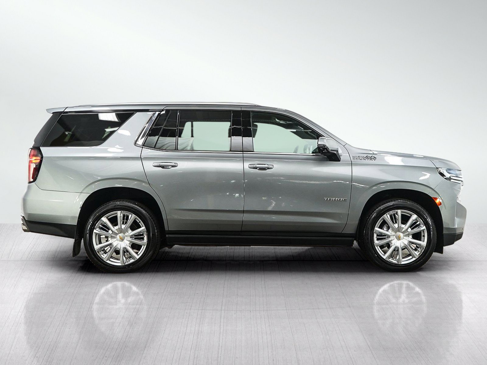 Used 2023 Chevrolet Tahoe High Country w/ Premium Package 2 AWD/4WD image 6