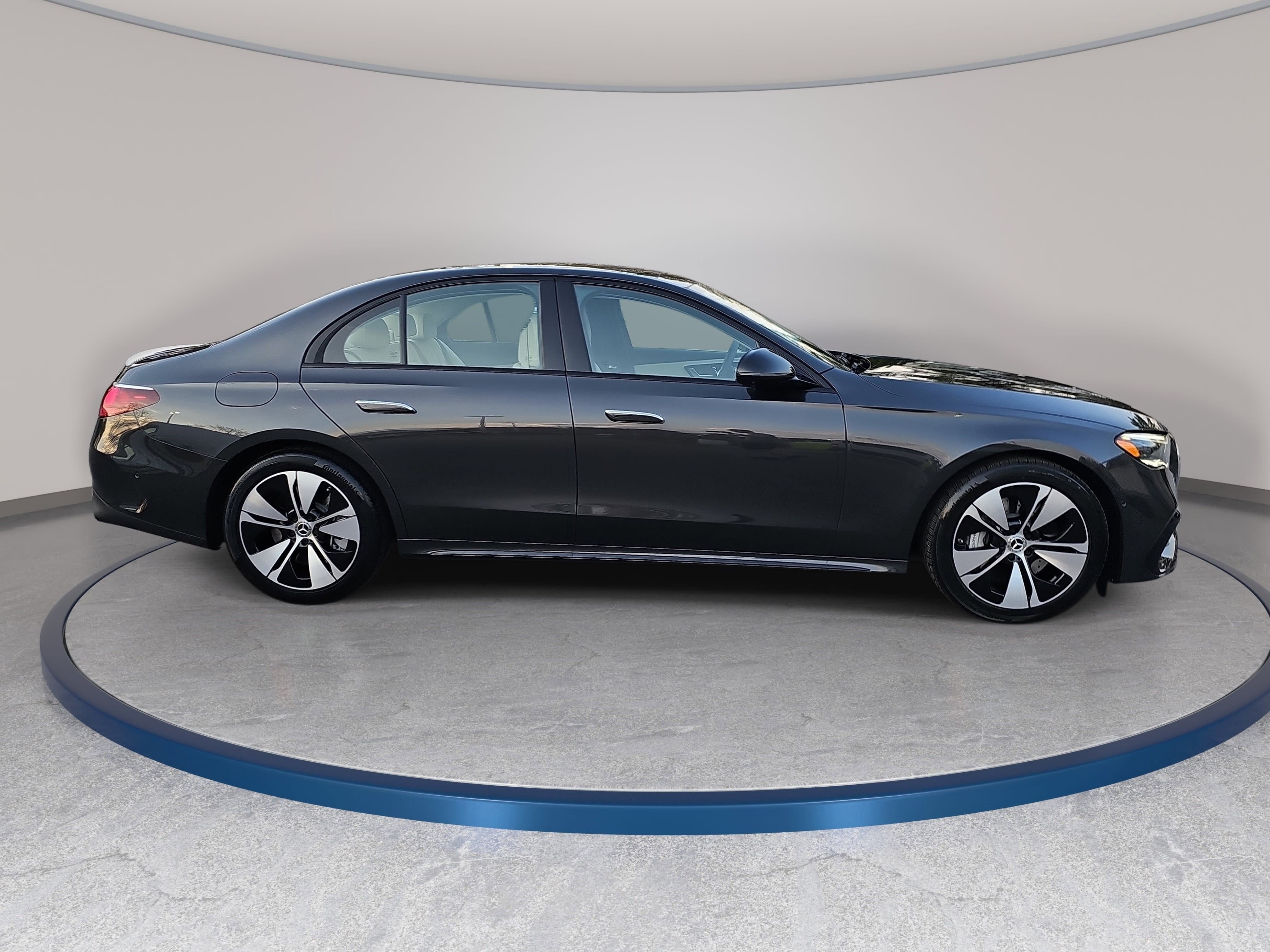 New 2026 Mercedes-Benz E 450 4MATIC Sedan image 4