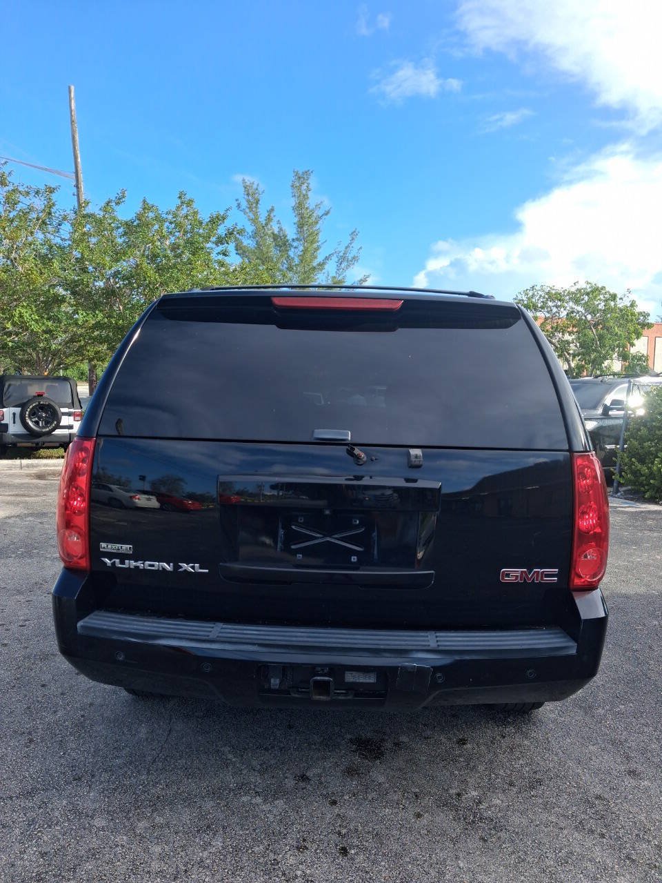 Used 2010 GMC Yukon XL SLT AWD/4WD image 4