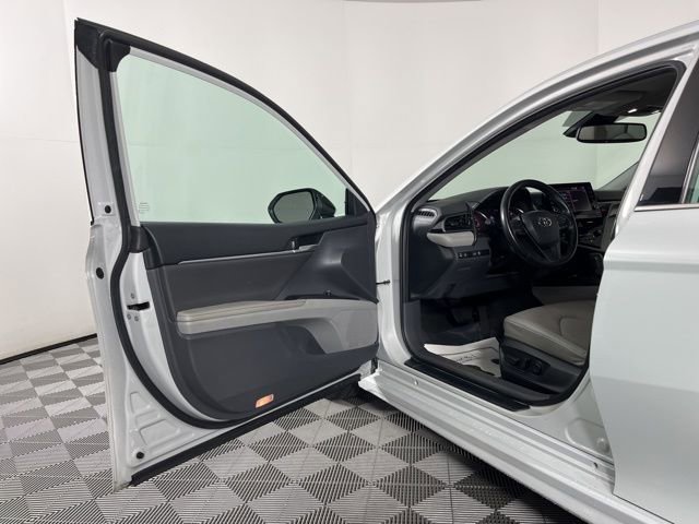 Used 2023 Toyota Camry XSE image 16