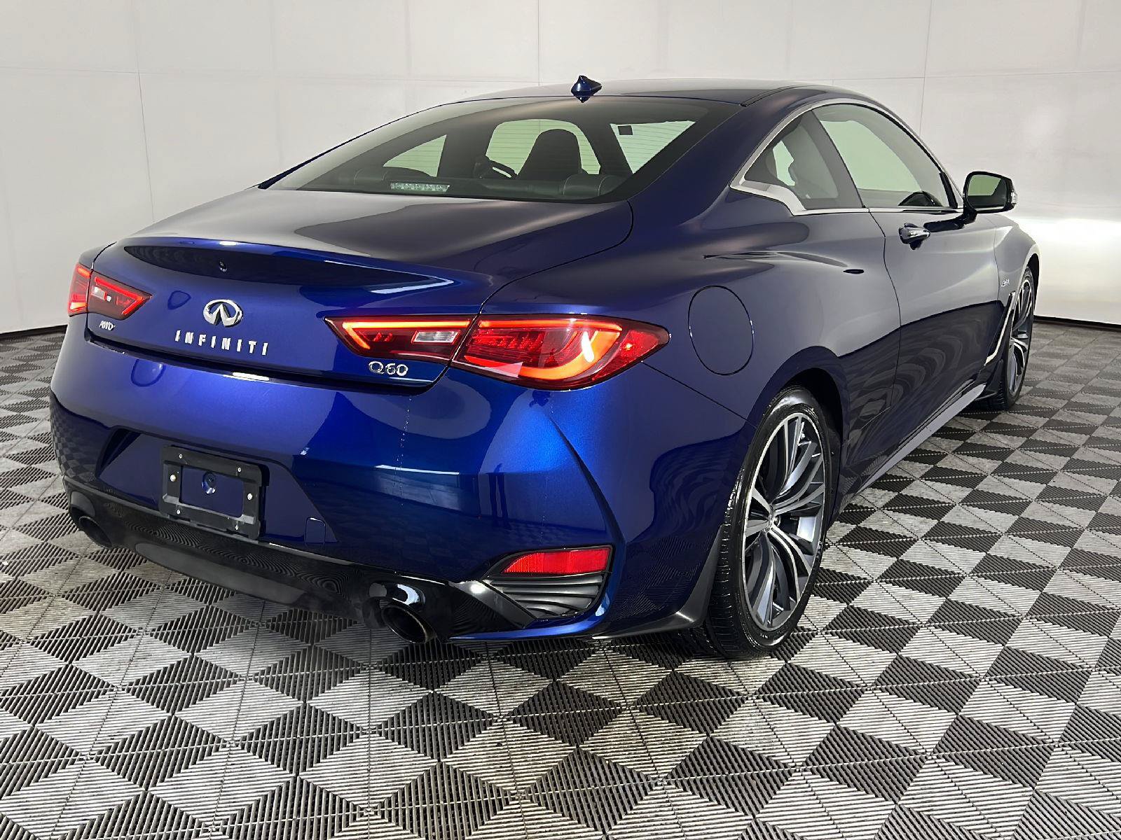 Used 2017 INFINITI Q60 3.0t w/ Premium Plus Package 3.0T AWD/4WD image 16