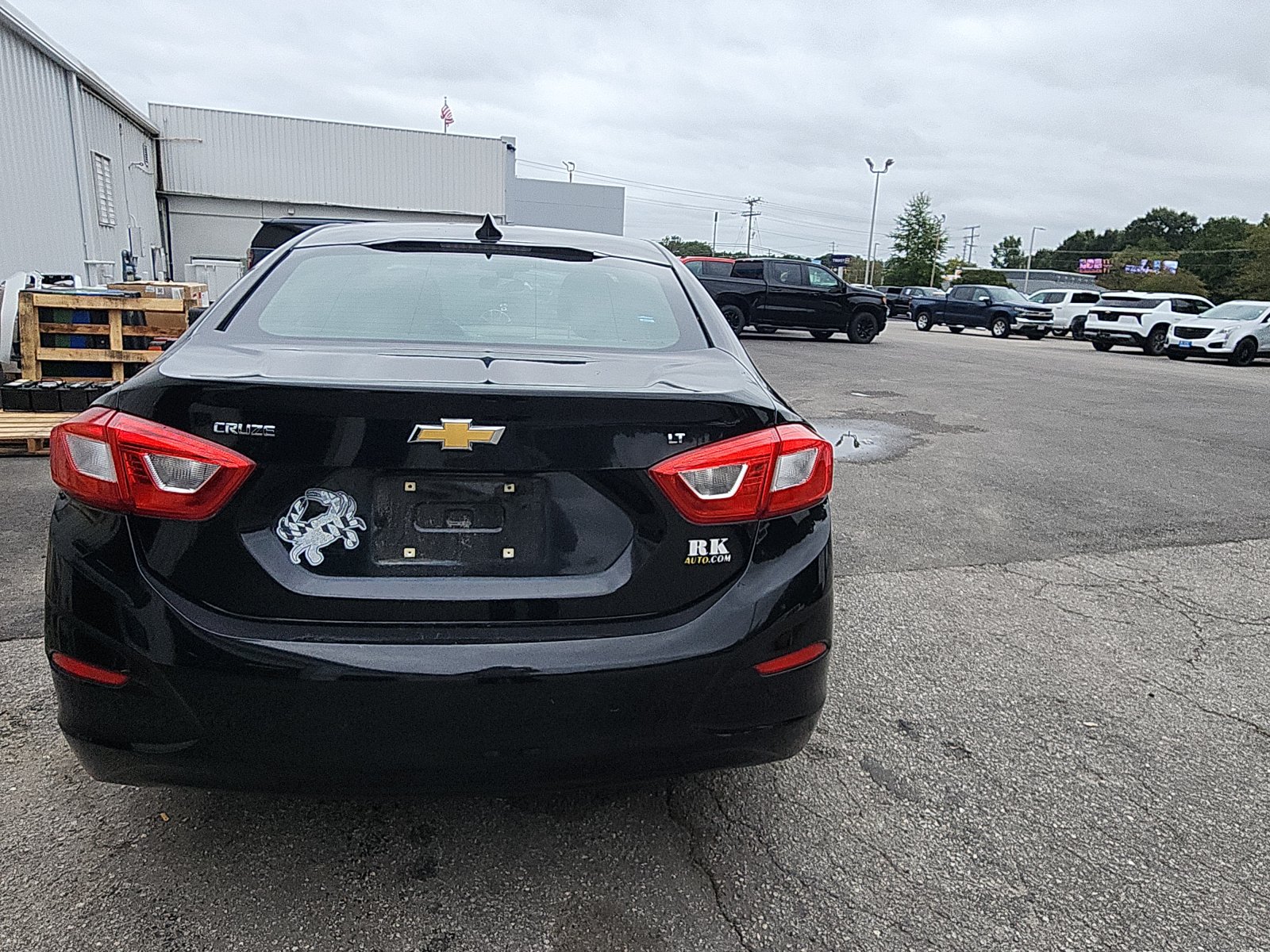 Used 2017 Chevrolet Cruze LT w/ Convenience Package FWD image 4