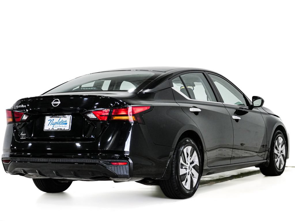 Used 2024 Nissan Altima 2.5 S FWD image 6