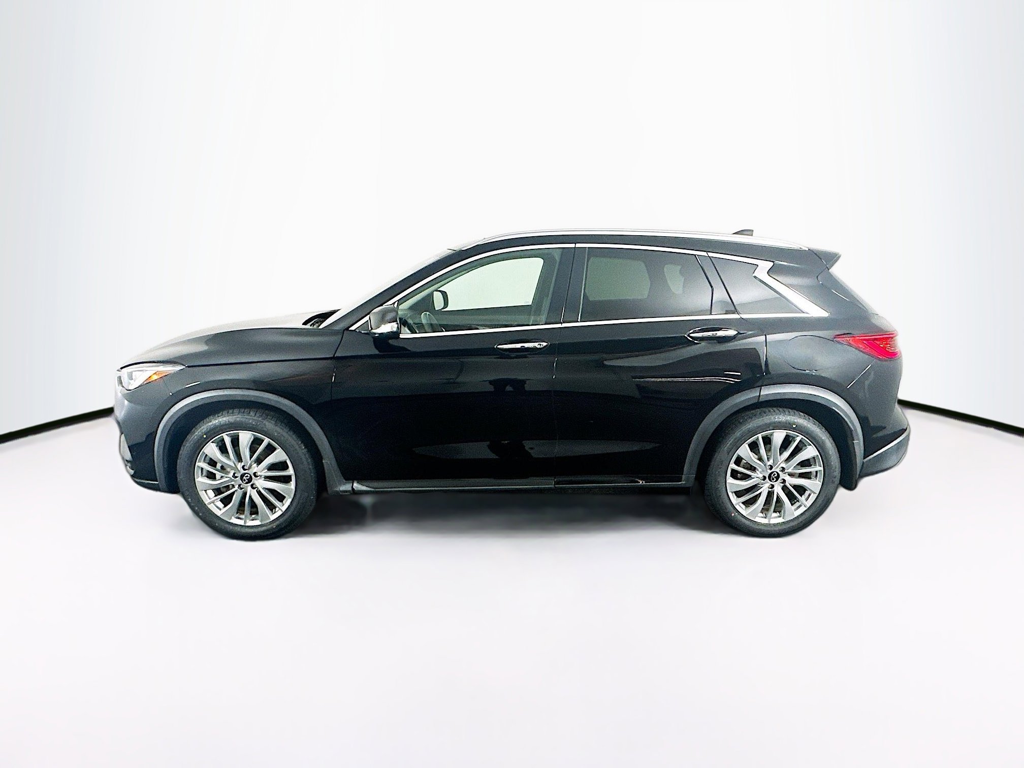 Used 2023 INFINITI QX50 Luxe FWD image 4