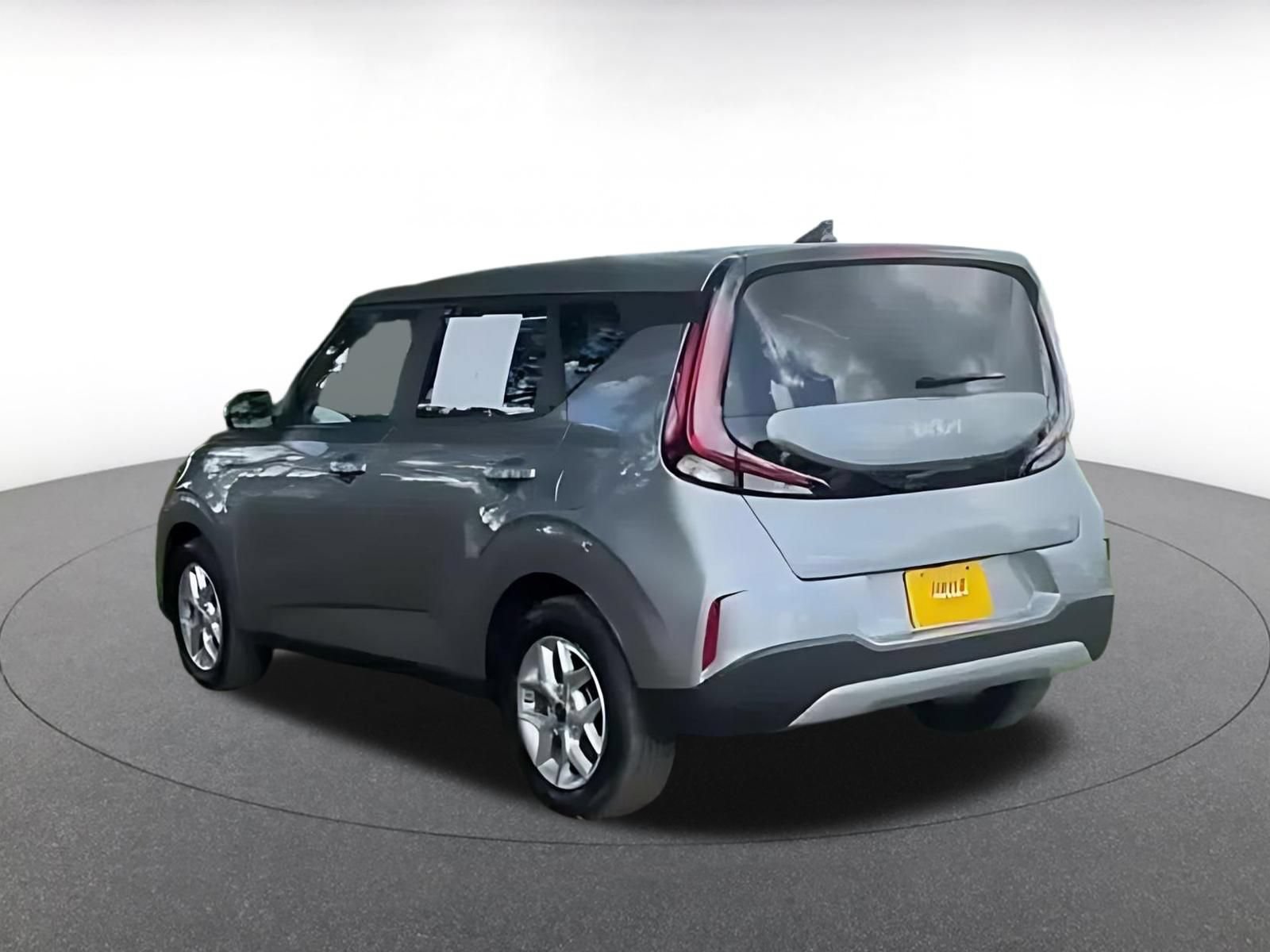 Used 2025 Kia Soul LX w/ LX Technology Package FWD image 10