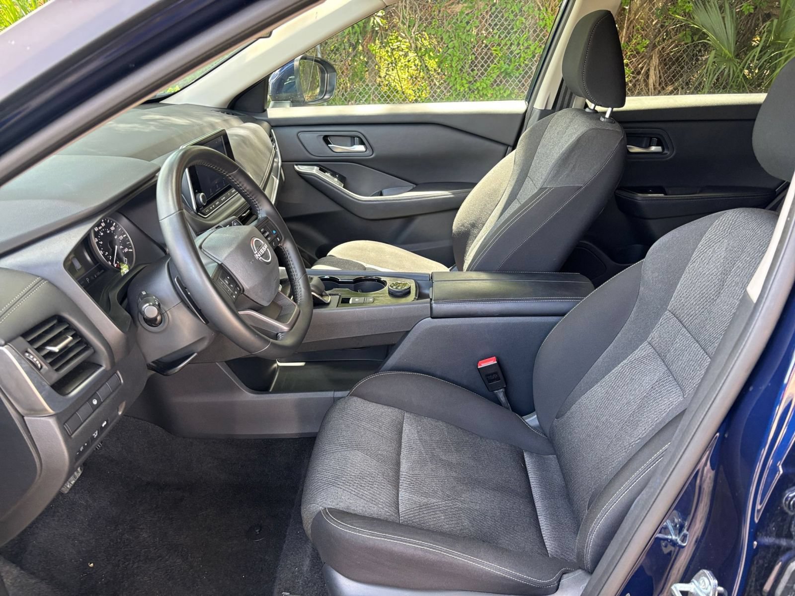 Used 2025 Nissan Rogue SV AWD/4WD image 27