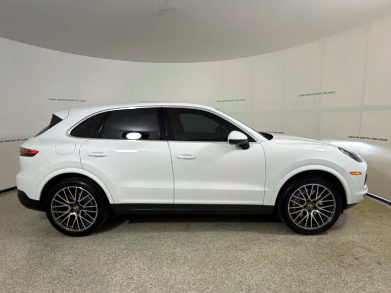 Used 2021 Porsche Cayenne AWD/4WD image 6