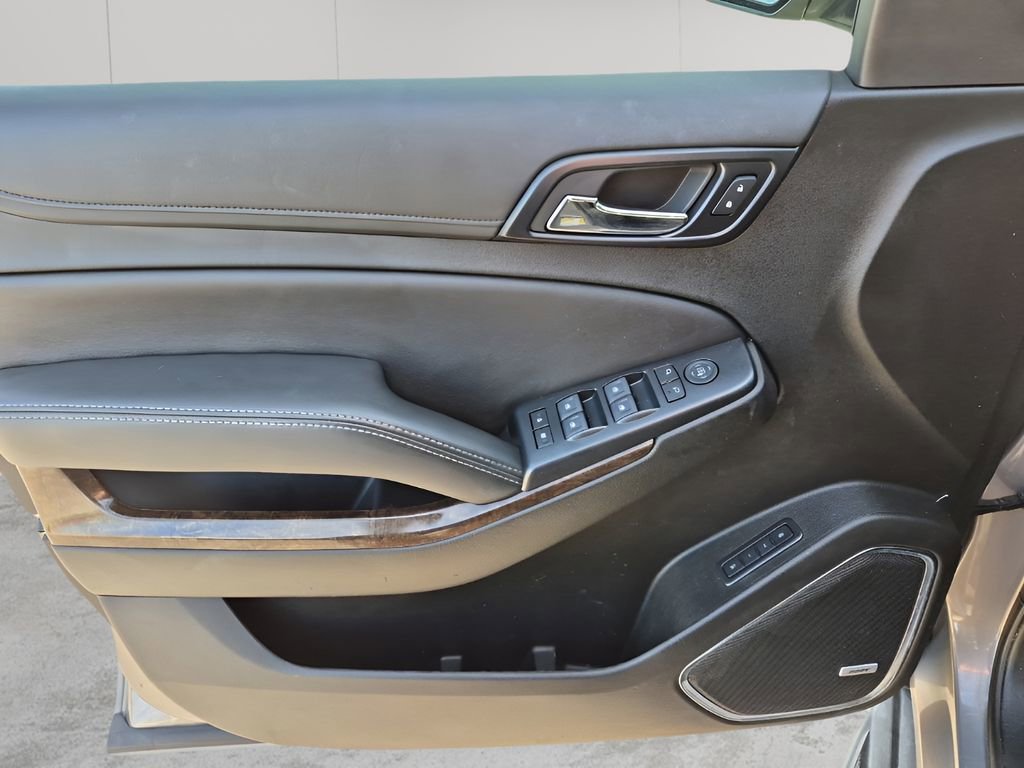 Used 2019 Chevrolet Suburban LT RWD image 27