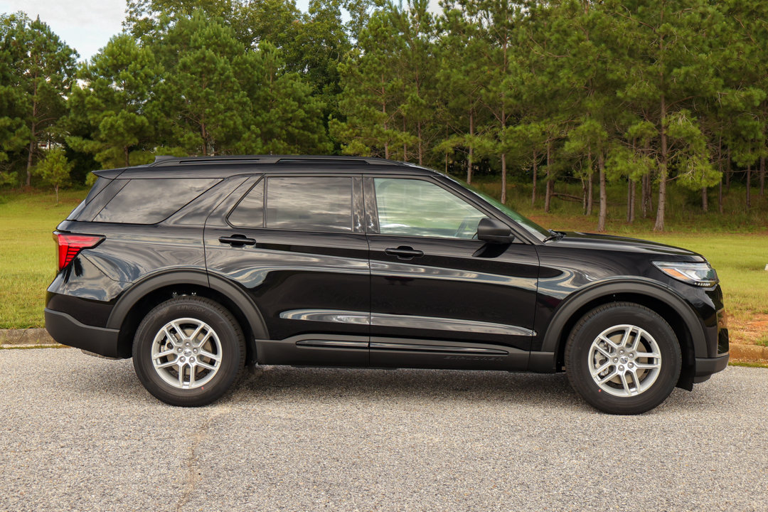 New 2026 Ford Explorer Active RWD image 7