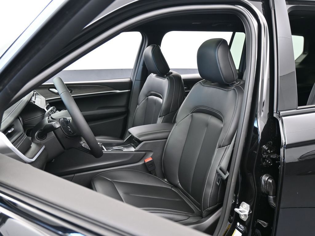 New 2026 Jeep Grand Cherokee L Limited RWD image 10
