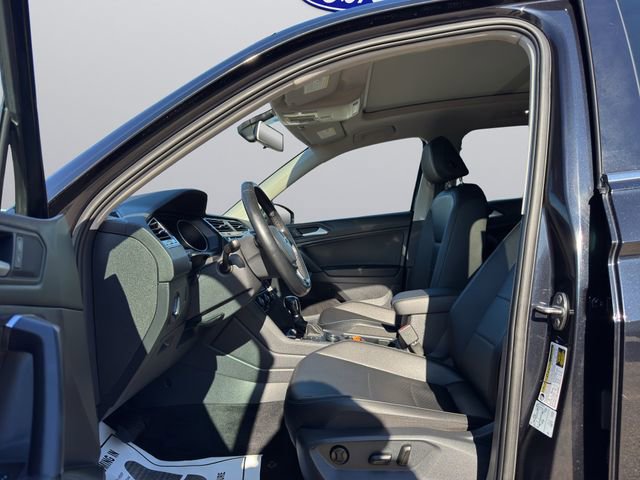 Used 2019 Volkswagen Tiguan SE w/ Panoramic Sunroof Package image 9