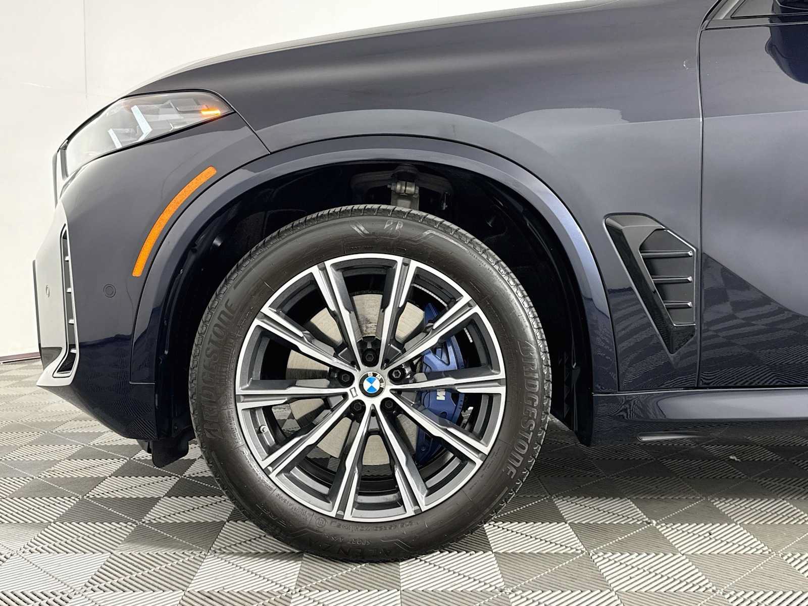 Used 2024 BMW X5 xDrive40i w/ M Sport Package AWD/4WD image 30