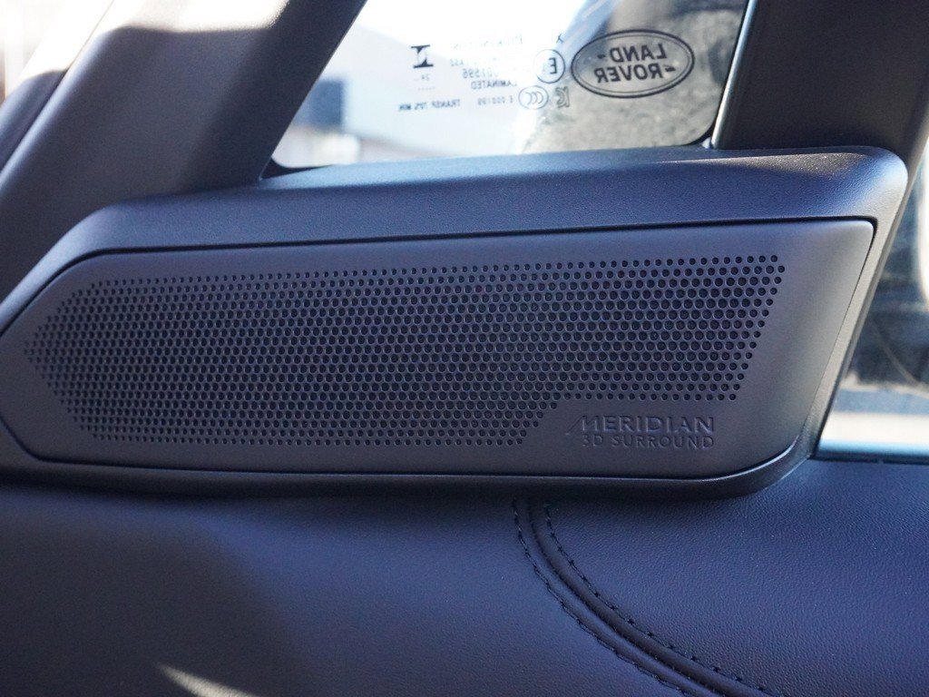 Used 2025 Land Rover Range Rover SE image 38