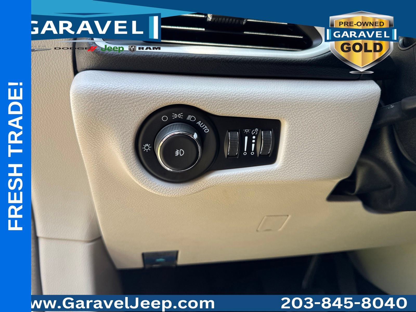 Used 2022 Chrysler Pacifica Touring-L FWD image 23