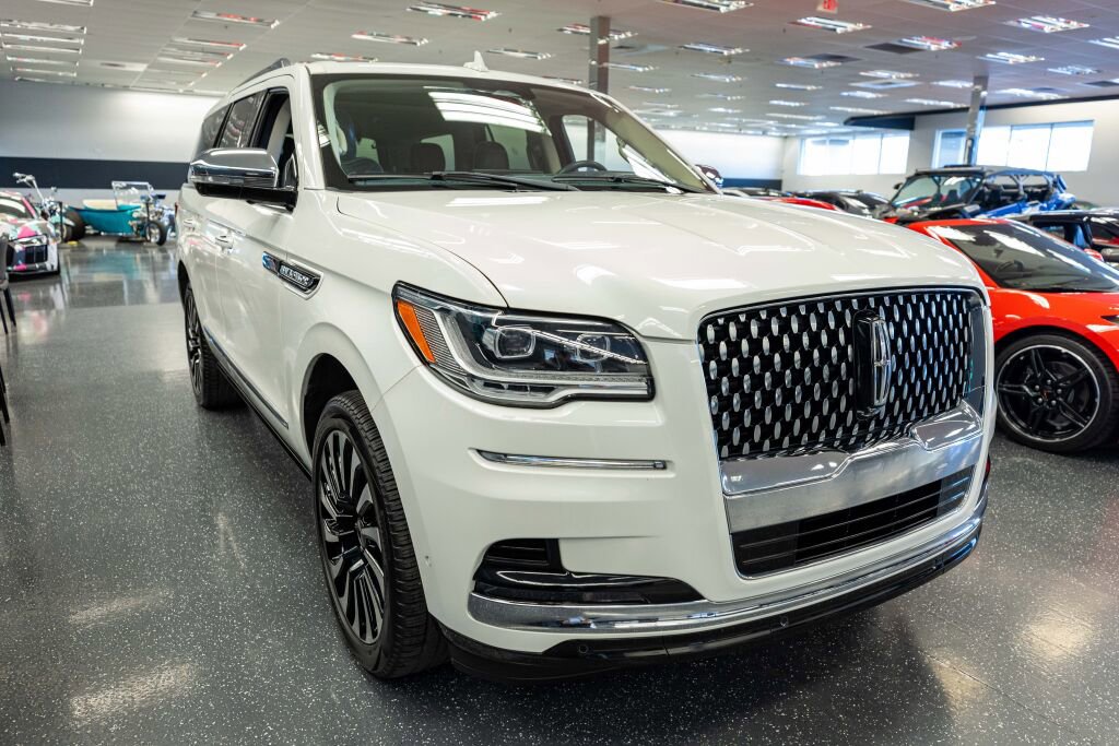 Used 2022 Lincoln Navigator Black Label image 3