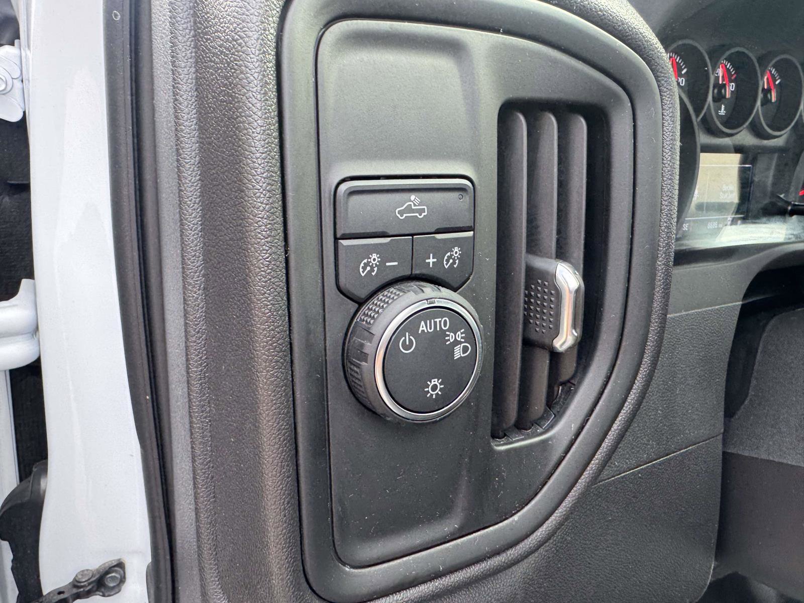 Used 2025 Chevrolet Silverado 1500 W/T image 24