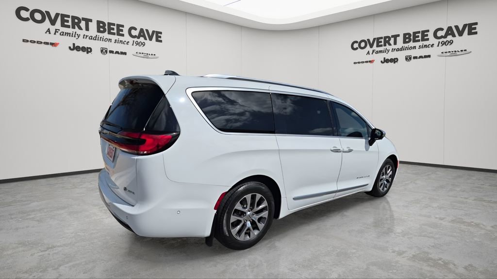 Used 2023 Chrysler Pacifica Pinnacle image 9