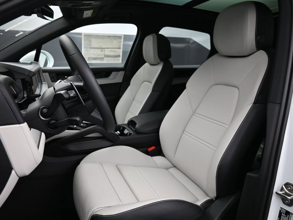 Certified 2025 Porsche Cayenne AWD/4WD image 5