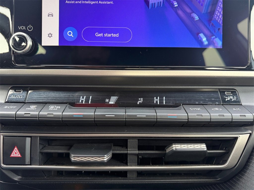 Used 2025 Toyota Camry SE image 29