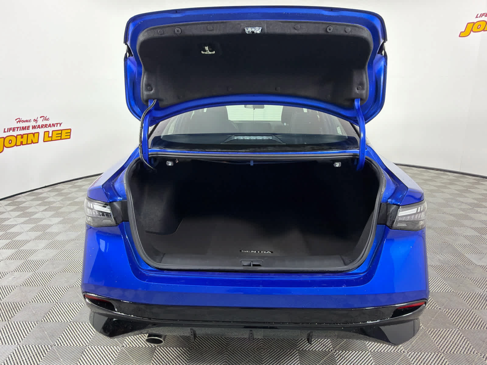 New 2027 Nissan Sentra SR w/ Floor Mat Package FWD image 5