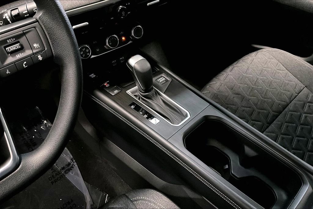 Certified 2025 Nissan Kicks SV image 17