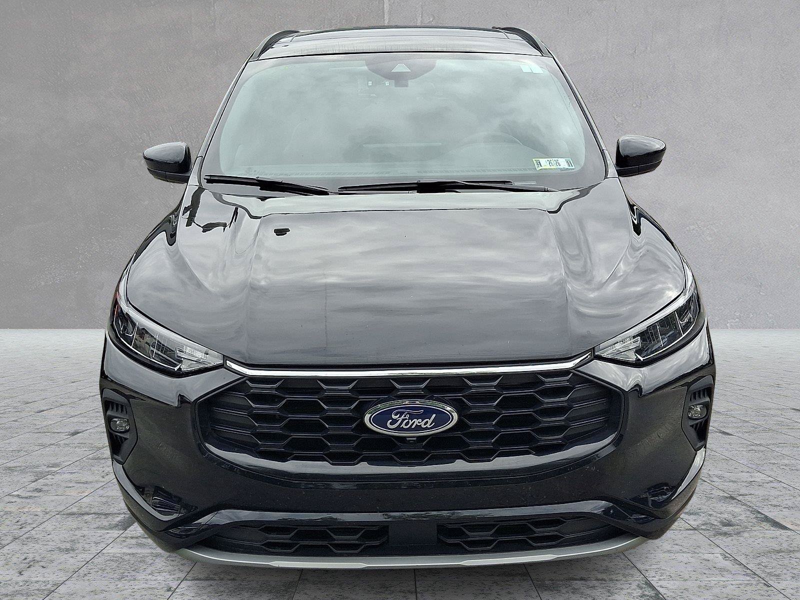 Used 2023 Ford Escape ST-Line Select w/ Tech Pack #2 AWD/4WD image 2