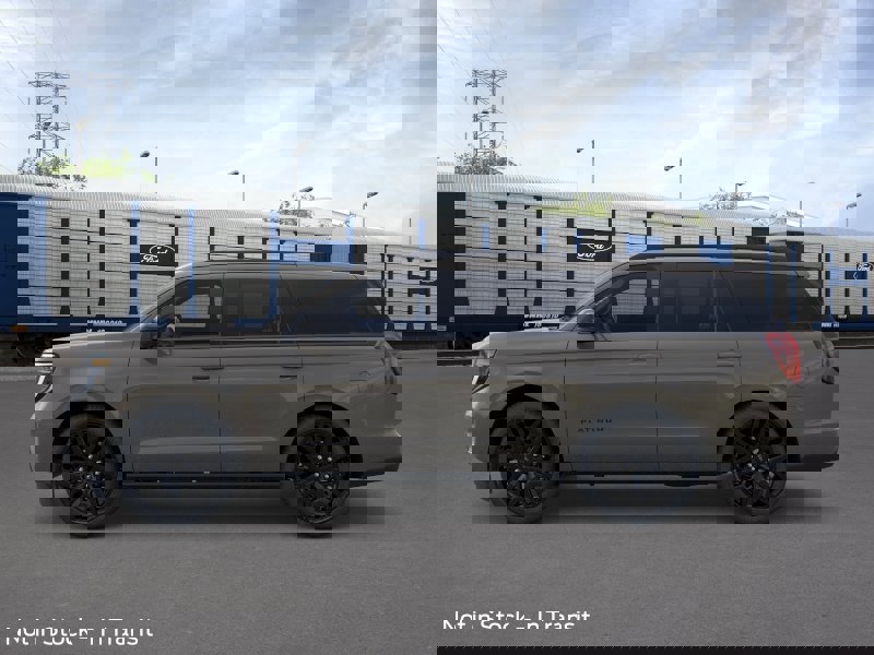 New 2026 Ford Expedition Platinum image 3