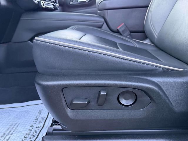 Used 2025 Chevrolet Suburban Premier AWD/4WD image 15