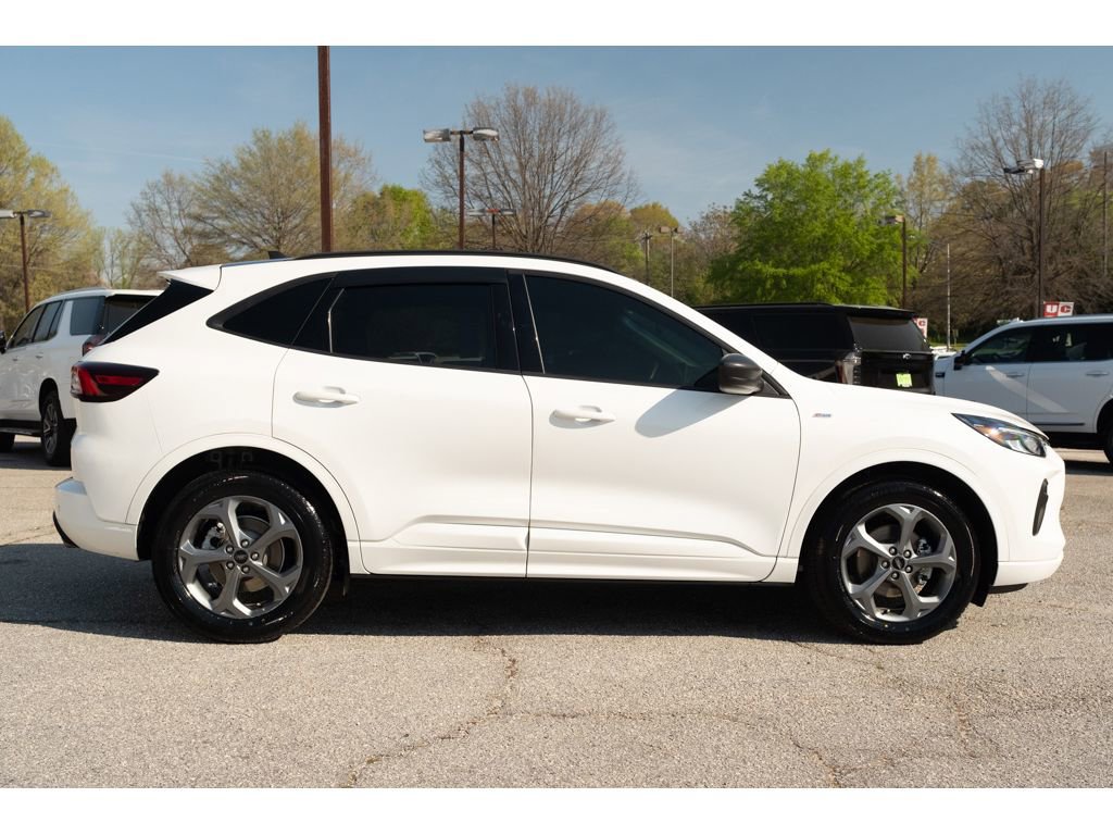 Used 2024 Ford Escape ST-Line w/ Tech Pack #1 FWD image 9