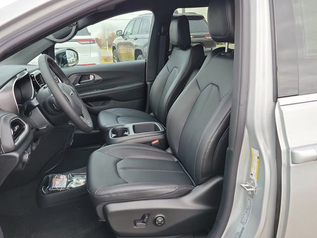 New 2026 Chrysler Pacifica Select image 7