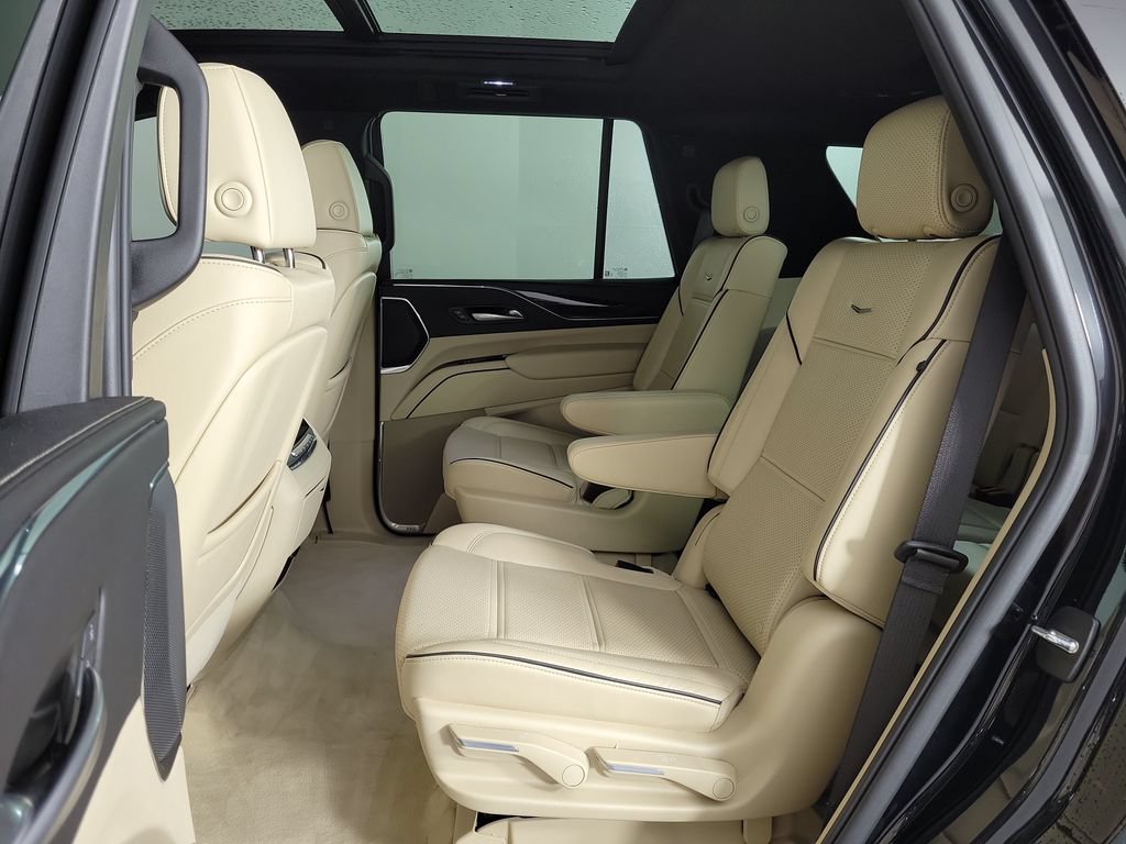 Used 2024 Cadillac Escalade Premium Luxury AWD/4WD image 12