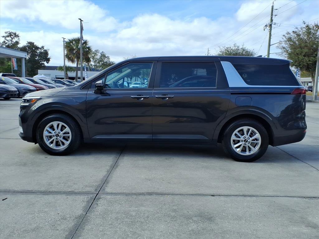 Used 2024 Kia Carnival LX image 4