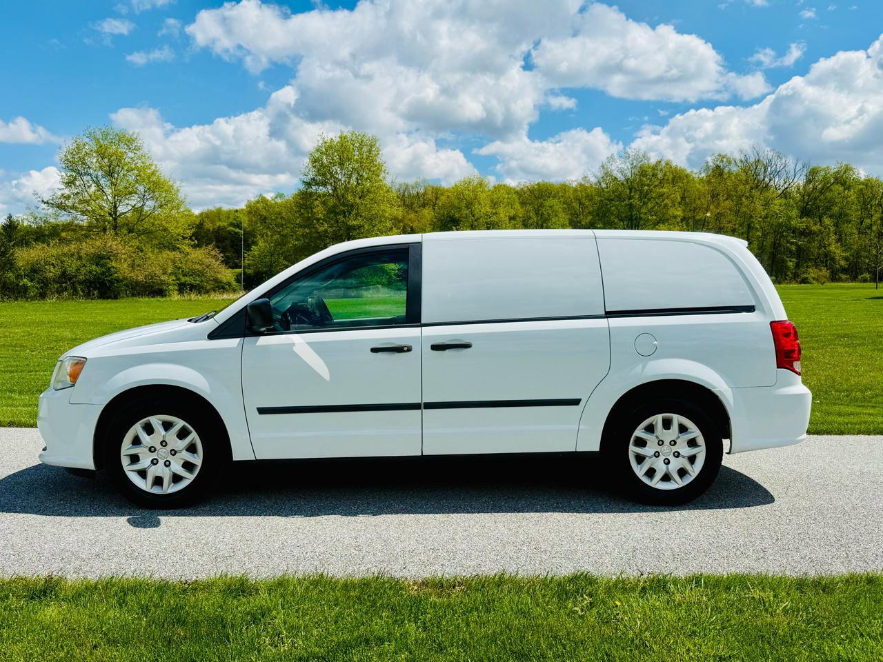 Used 2014 RAM C/V Tradesman image 2