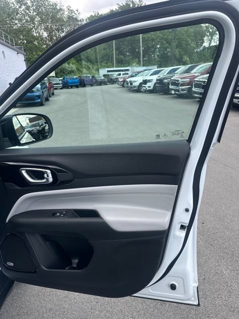 Used 2022 Jeep Compass Limited w/ Sun and Sound Group AWD/4WD image 29