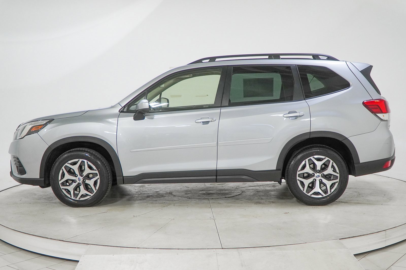 Used 2023 Subaru Forester Premium image 5