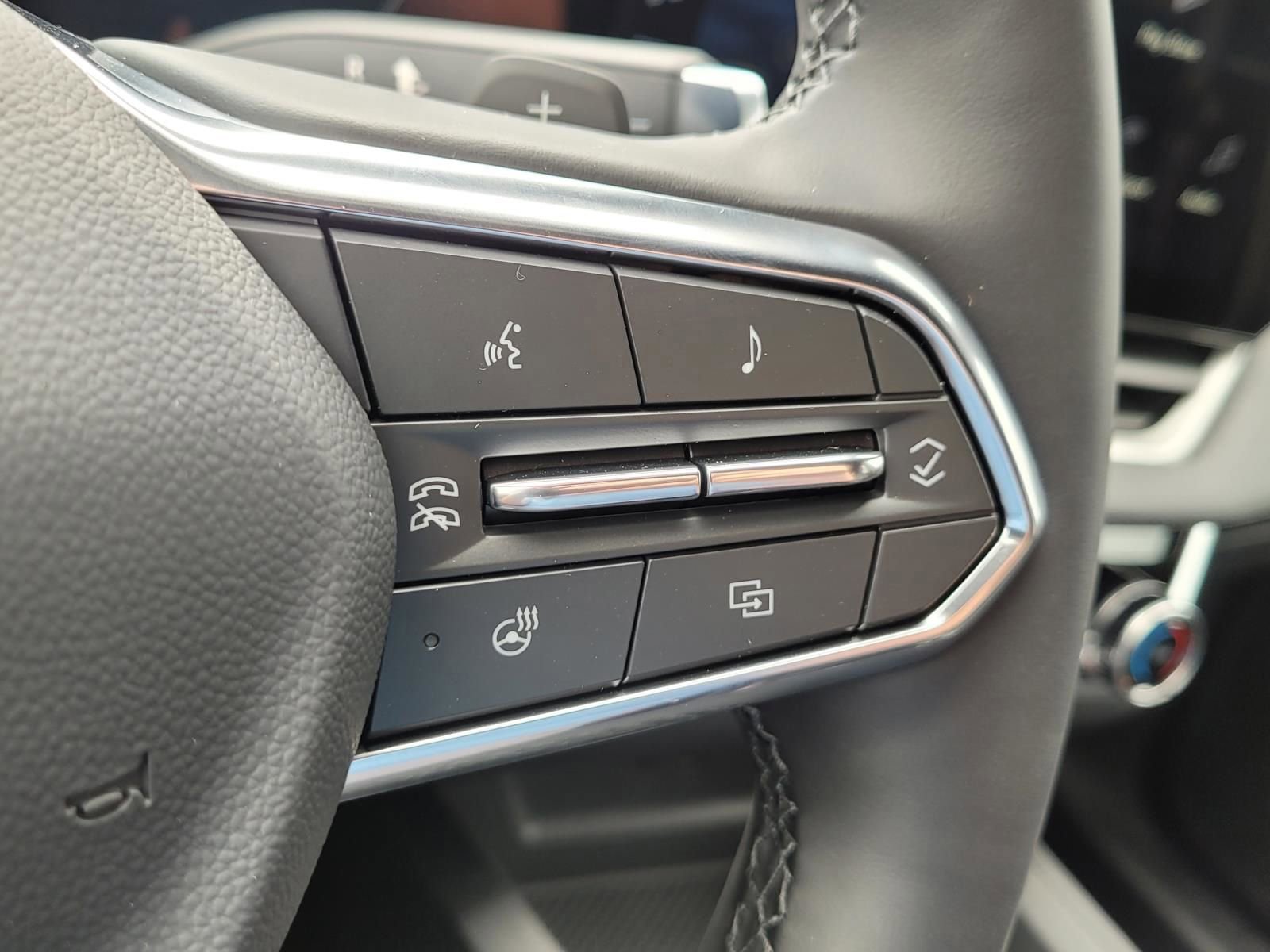 New 2026 Chevrolet Equinox LT w/ Midnight Edition AWD/4WD image 22