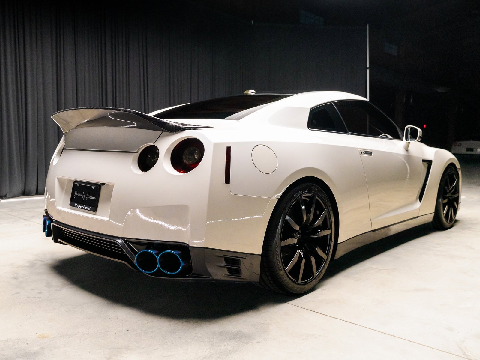 Used 2015 Nissan GT-R Premium image 32