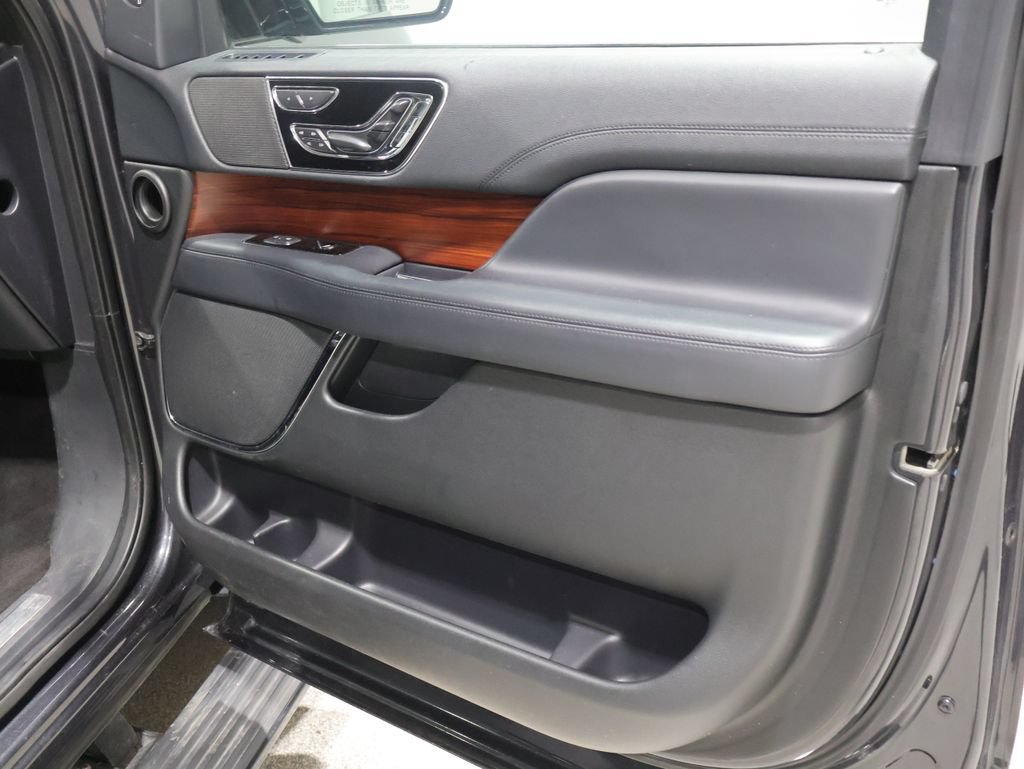 Used 2022 Lincoln Navigator Reserve AWD/4WD image 27