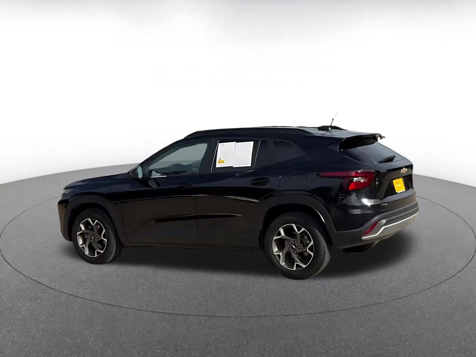 Used 2025 Chevrolet Trax LT FWD image 10