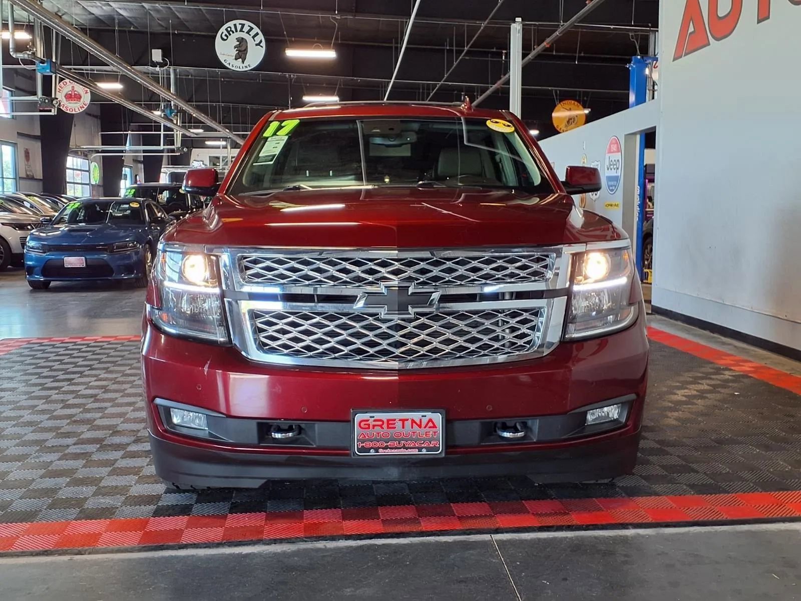 Used 2017 Chevrolet Suburban LT w/ LT Signature Package AWD/4WD image 2