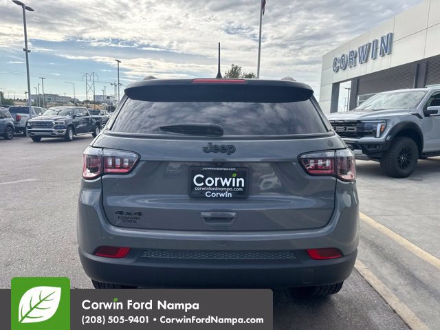 Used 2023 Jeep Compass Latitude w/ Convenience Group AWD/4WD image 5