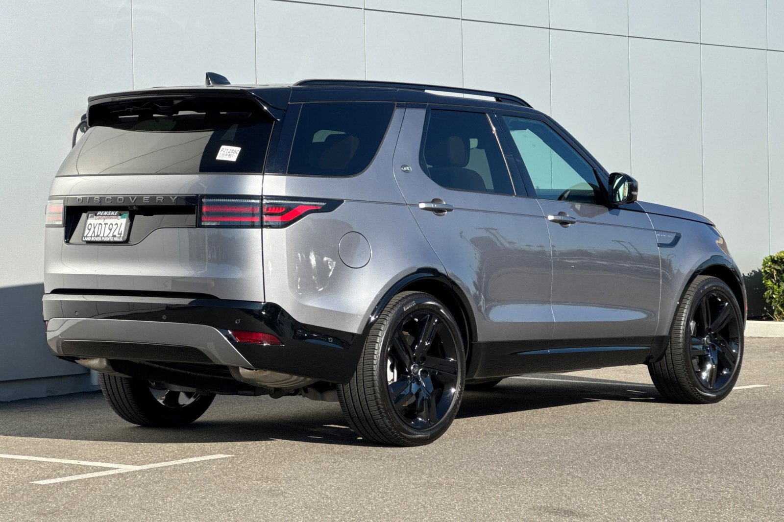 Certified 2025 Land Rover Discovery Dynamic SE AWD/4WD image 5