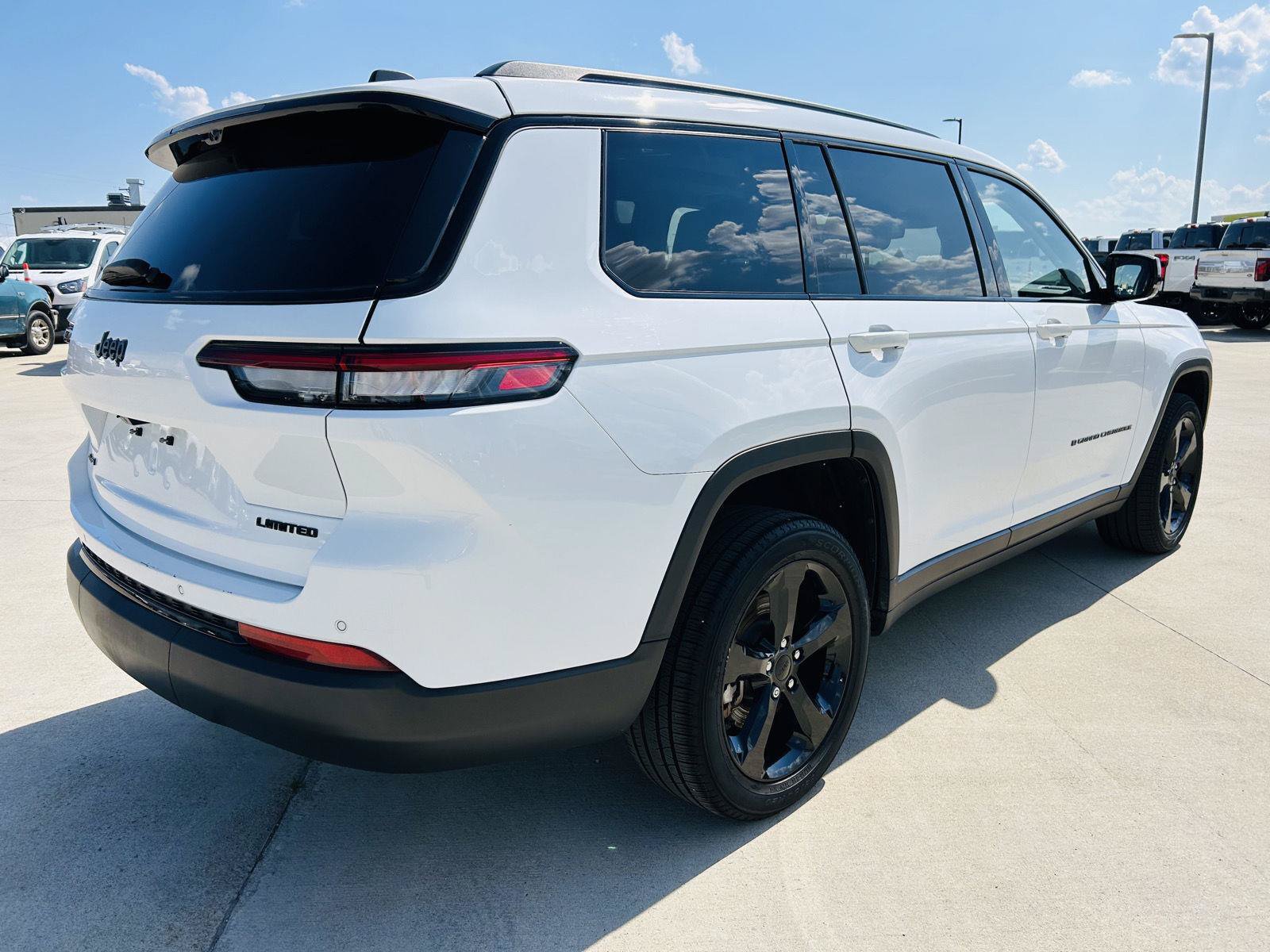 Used 2023 Jeep Grand Cherokee L Limited w/ Luxury Tech Group II AWD/4WD image 45