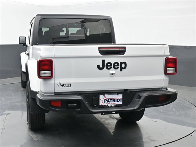 Used 2024 Jeep Gladiator Sport image 4