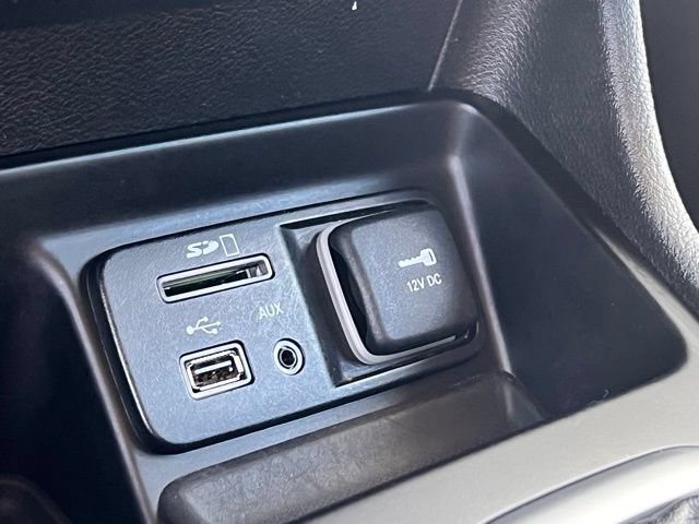 Used 2017 Jeep Cherokee Overland w/ Technology Group FWD image 20