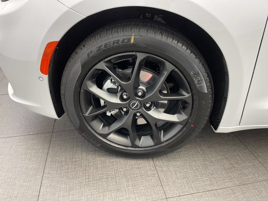 New 2026 Chrysler Pacifica Select FWD image 8