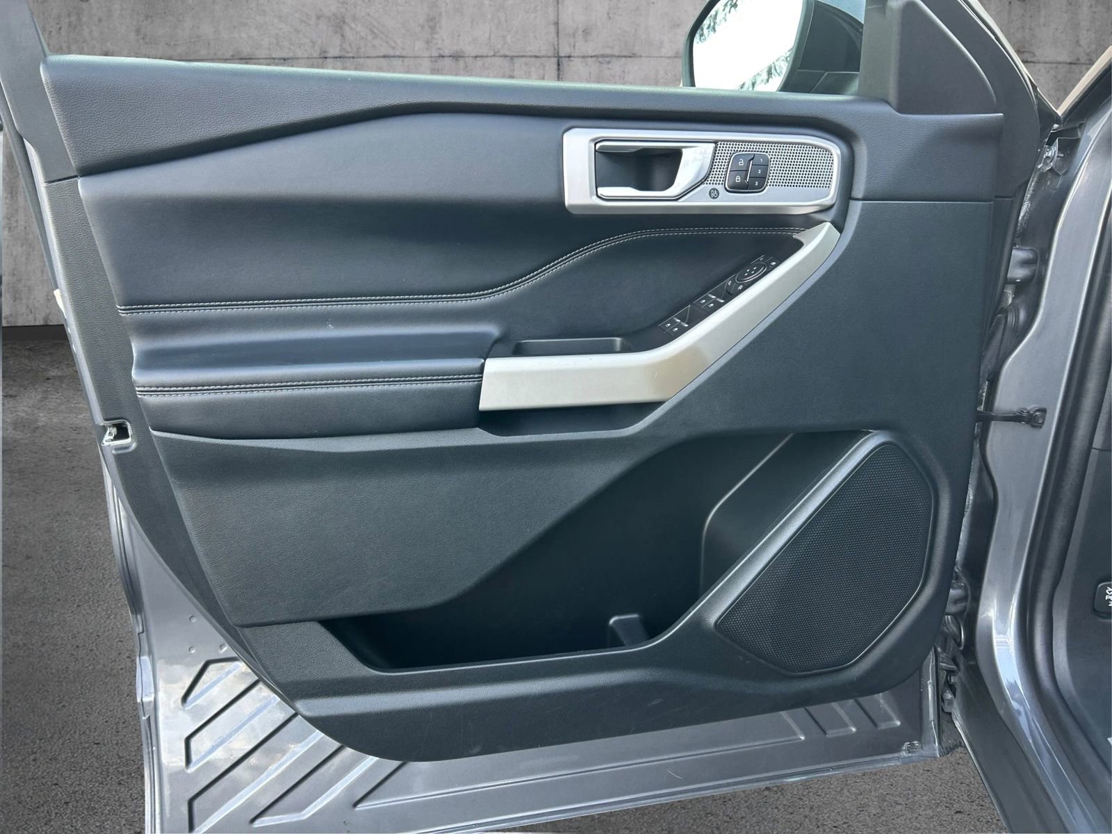 Used 2021 Ford Explorer Limited w/ Equipment Group 301A image 20